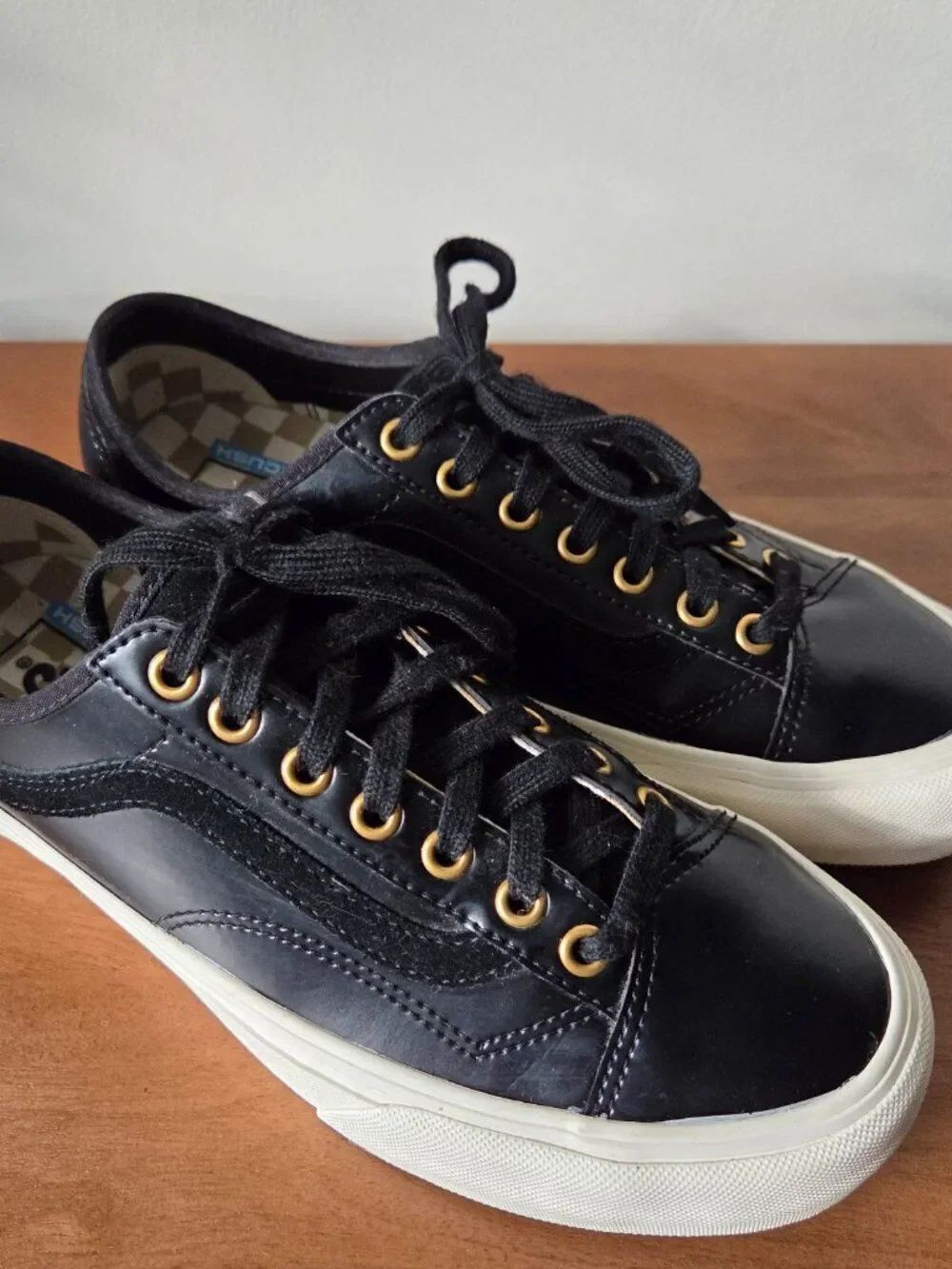 EUC WORN ONCE VANS ULTRACUSH BLACK PATENT LEATHER LACED SNEAKERS WOMENS SIZE 9